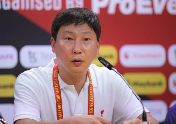 hlv-kim-tu-tin-tien-cu-1-cau-thu-viet-nam-cho-mu-hy-vong-hlv-amorim-se-de-mat-toi-cau-ay