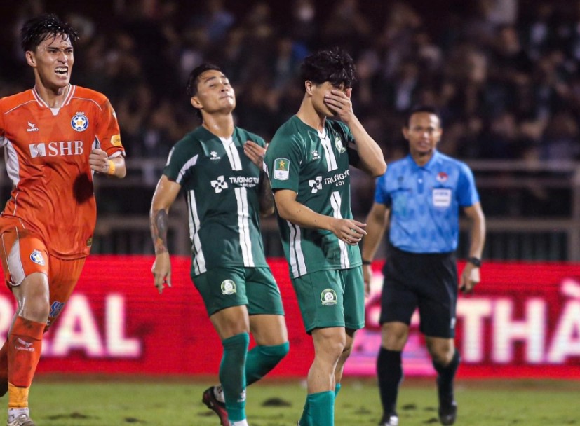 cong-phuong-bat-khoc-xin-loi-nhm-vi-sut-hong-11m-mat-ve-thang-hang