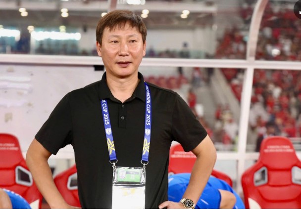 hlv-kim-sang-sik-ly-giai-viec-tro-ly-dtvn-cam-khan-vay-trong-tran-chung-ket