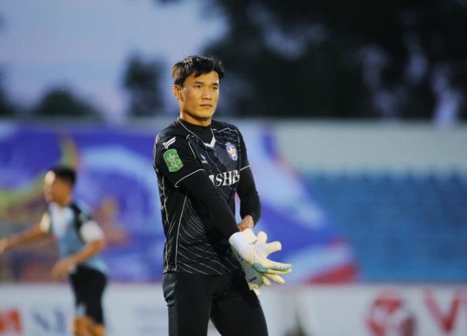 thi-dau-thang-hoa-bui-tien-dung-tang-gia-chong-mat-rong-cua-len-dtvn