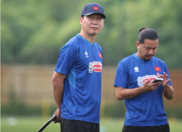 hlv-kim-sang-sik-nhan-them-tin-khong-vui-them-1-ngoi-sao-dtvn-chan-thuong-nghiem-trong