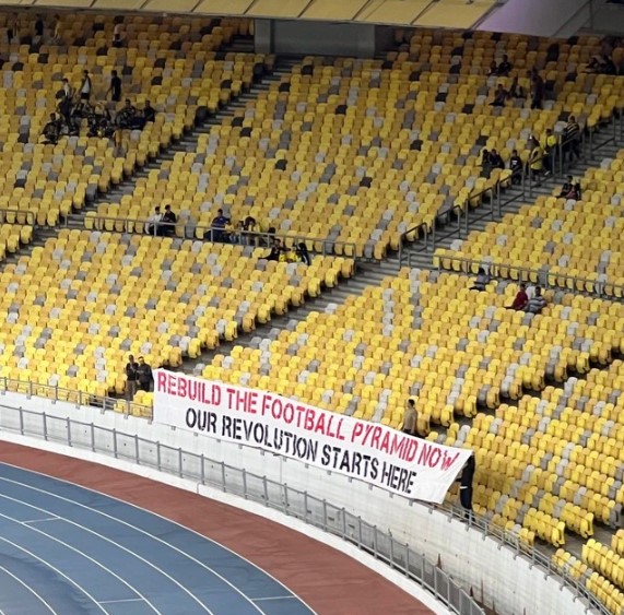 dt-malaysia-bi-cdv-nha-tay-chay-vi-qua-phu-thuoc-vao-cau-thu-nhap-tich-2