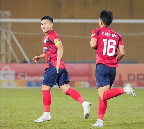 quang-hai-bi-chi-trich-vi-xin-rut-lui-khoi-tuyen-viet-nam-nhung-lai-ra-san-thi-dau-cho-cahn