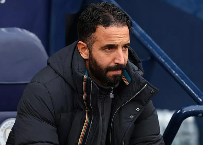 thach-thuc-bld-man-united-hlv-amorim-doi-mat-nguy-co-sa-thai