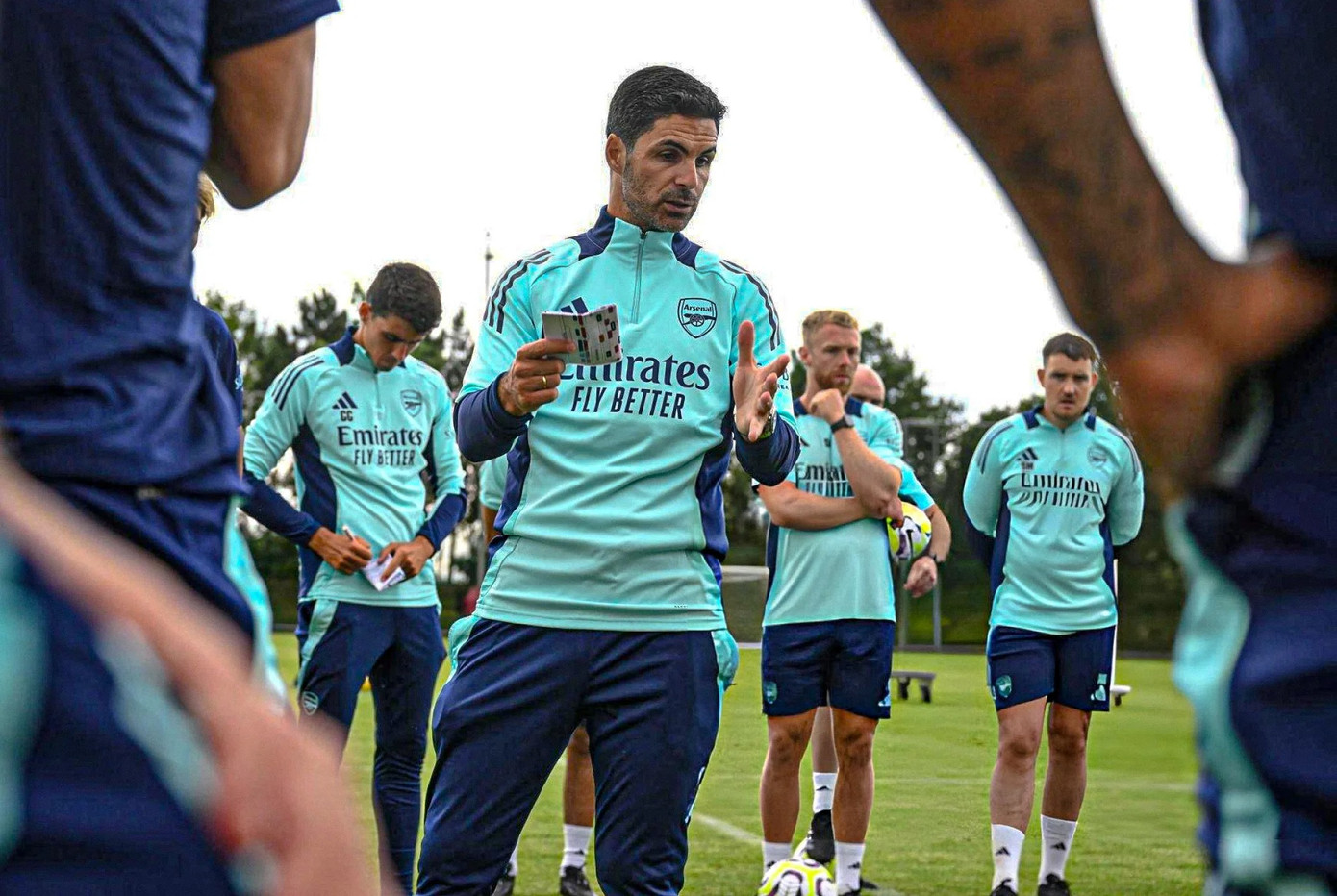 arteta-thua-nhan-arsenal-dang-gap-con-bao-chan-thuong-nguy-hiem