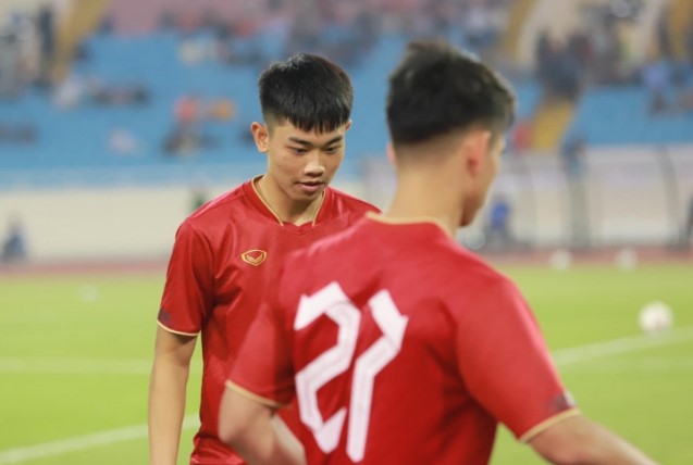 dinh-bac-cui-dau-xin-loi-nhm-em-lam-moi-nguoi-phai-that-vong-roi