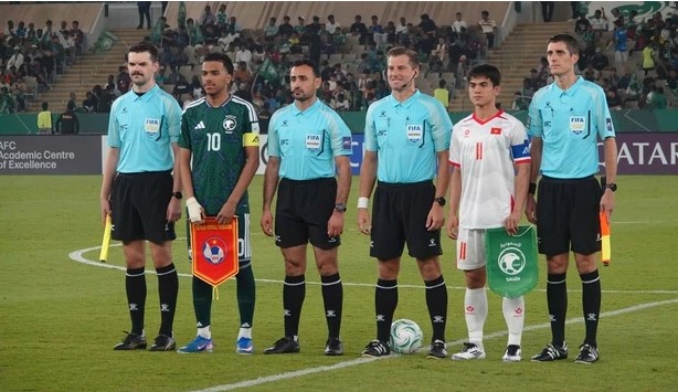 to-trong-tai-than-quen-se-dieu-khien-tran-u23-viet-nam-u23-trung-quoc