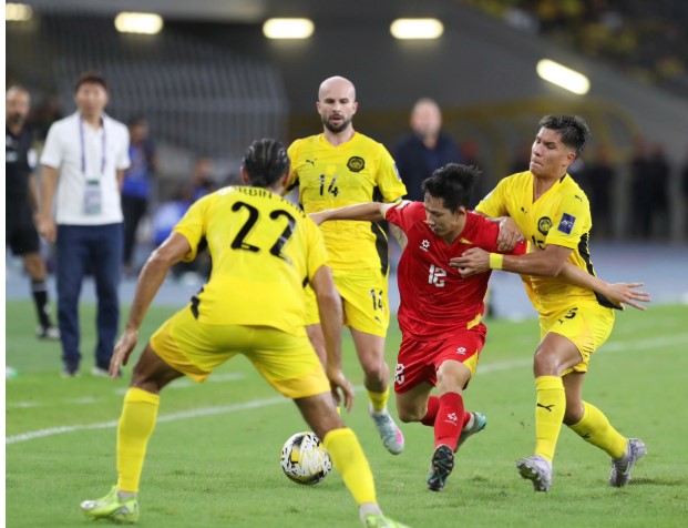 blv-quang-huy-du-malaysia-khong-dung-cau-thu-nhap-lau-thi-viet-nam-cung-kho-thang